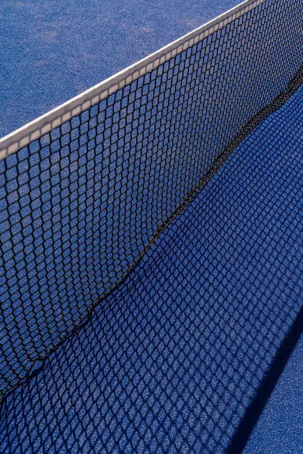 Filet d'un terrain de padel bleu
