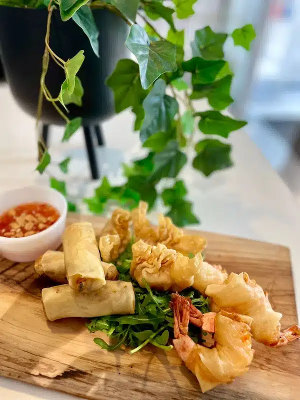 Planche de nems et tempura de scampi